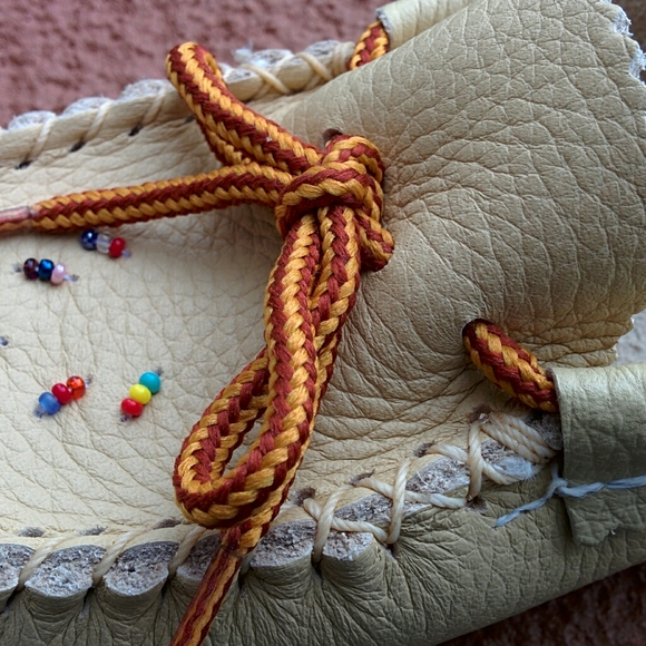 Moccasins slippers real leather handmade in Canada - Picture 4 of 6
